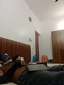 Madhavmenon Chat XXX in diretta