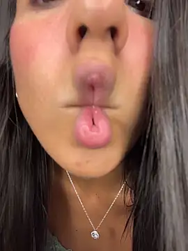 Онлайн чат XXX MaddyX__