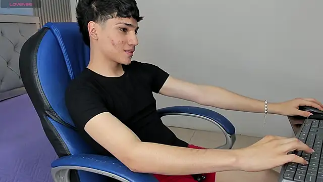 SamBlack_: διαδικτυακό  σόου στην κάμερα