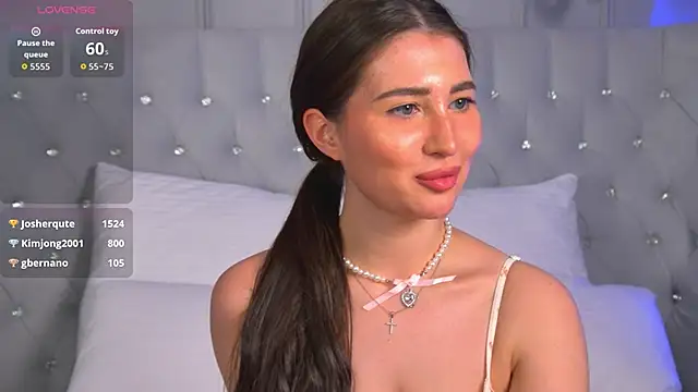 LisaDeviss' Live XXX Chat