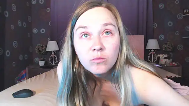 SquirtyAlice live XXX chat