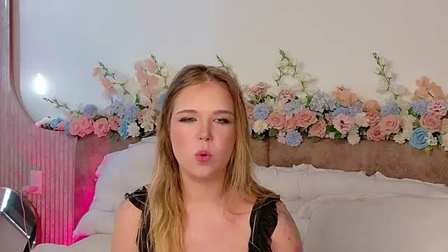 Lilith_Bonheur's Live Chat Room