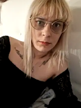 Chat +18 de MarikaWild93 ao vivo