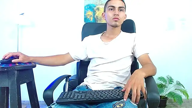 lucass_18 Live XXX Chat