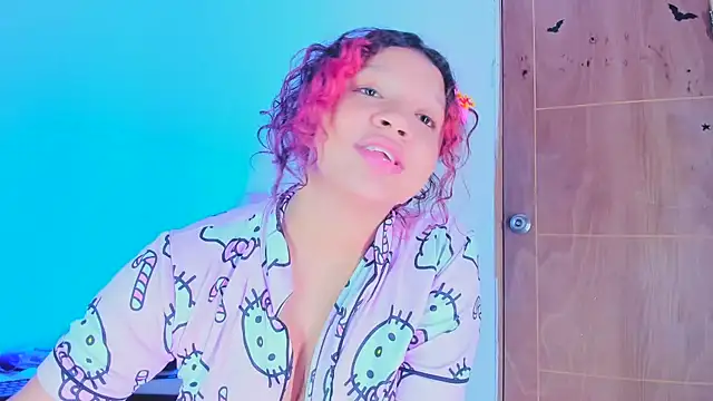 XXX chat uživo modela Emily_Coper18