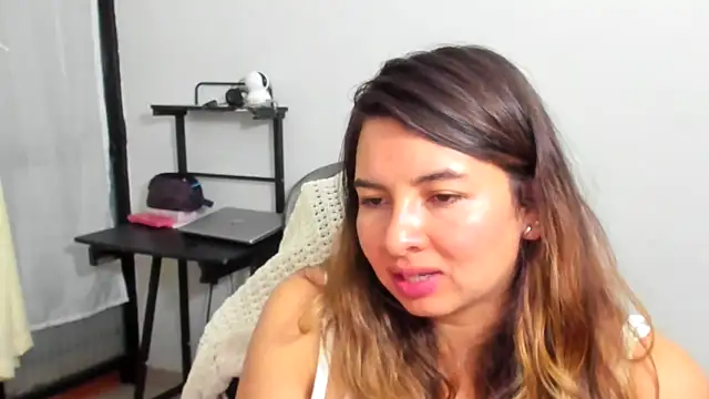 Chatroom XXX en direct de __Emma__11__Lecat_