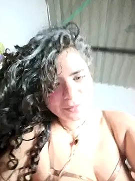 Simone_Miller 即時 XXX 聊天