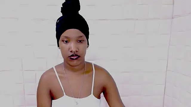 Chatroom XXX en direct de EroticSexyPrada