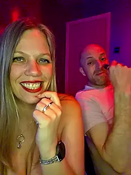 XXXHornyMilf 网络视讯表演