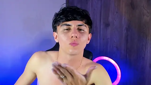 Demian_cute18 webkamerás műsora