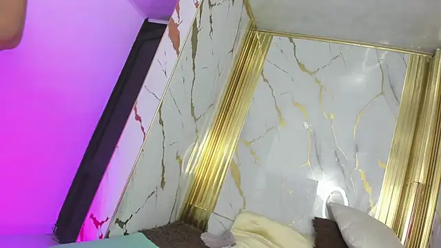 dianamilfのライブXXXチャット