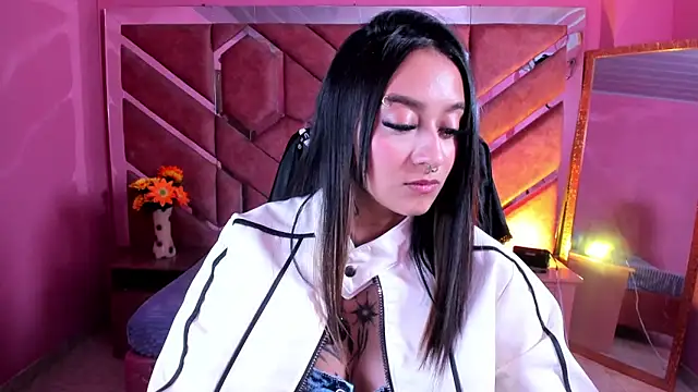 XXX chat uživo modela Miaa_Thopmson