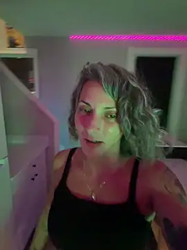 cumguzzler143's Webcam Show