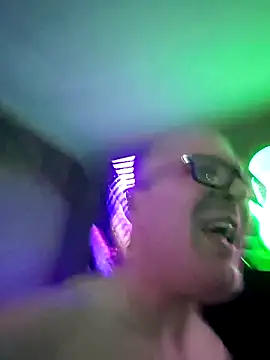 chronic_vibez: διαδικτυακό σόου στην κάμερα