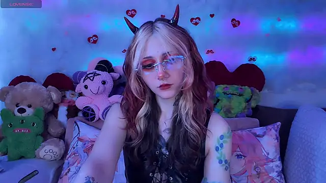 XXX chat uživo modela _Devill_Baby