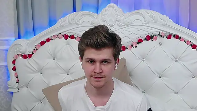 Show modela NickJohnas na web-kameri