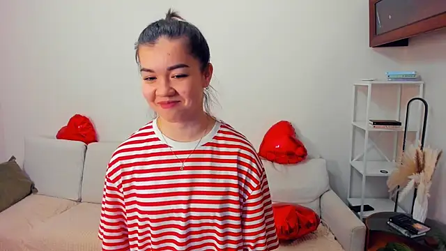 ShanaYock's Live XXX Chat