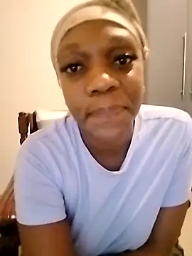 XXX chat uživo modela InnocentSlutXx