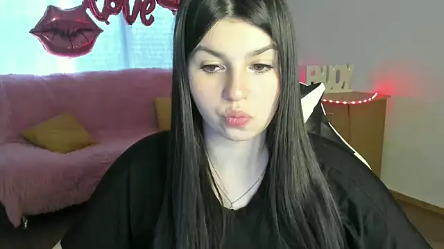 KisaModel Adlı Modelin Canlı XXX Sohbeti