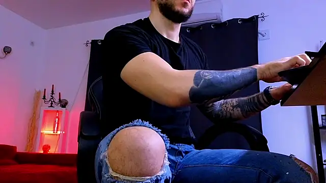 MightyAaron66 élő XXX-chatje