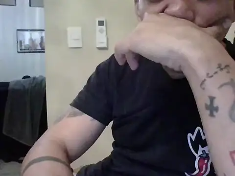 MRdxxx444's Live XXX Chat