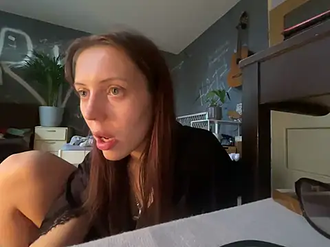 EmmaLyrica 现场XXX聊天