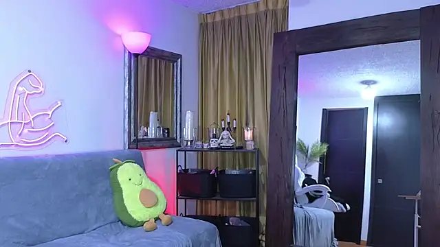 MightyLaura1's Webcam Show