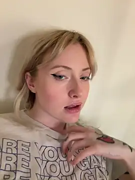 seeunexttuesday: διαδικτυακό σόου στην κάμερα