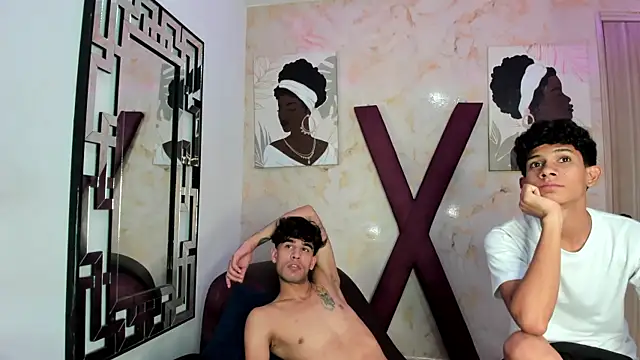 Pertunjukan Kamera Web PRETTY_COCK1