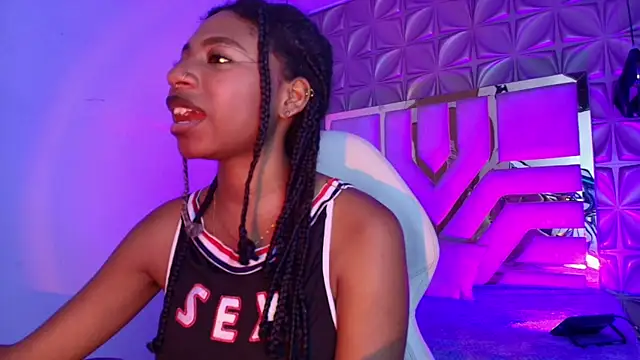 Queen_perla_ Live XXX Chat