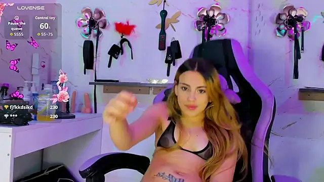 Natasha-Adams 现场XXX聊天