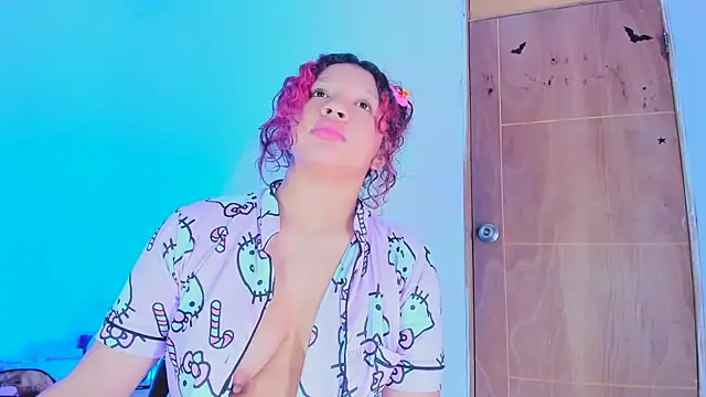 Chat XXX en directo de Emily_Coper18