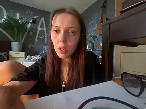 EmmaLyrica 现场XXX聊天