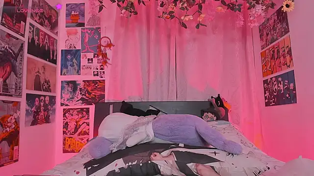 MissCurvyTop Chat XXX live