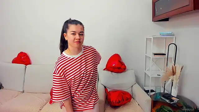 ShanaYock's Live XXX Chat