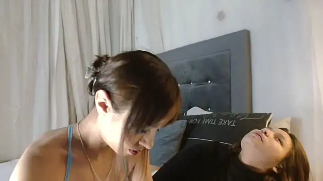 XXX chat uživo modela 3littles