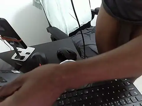 negro23cmdot Show in webcam