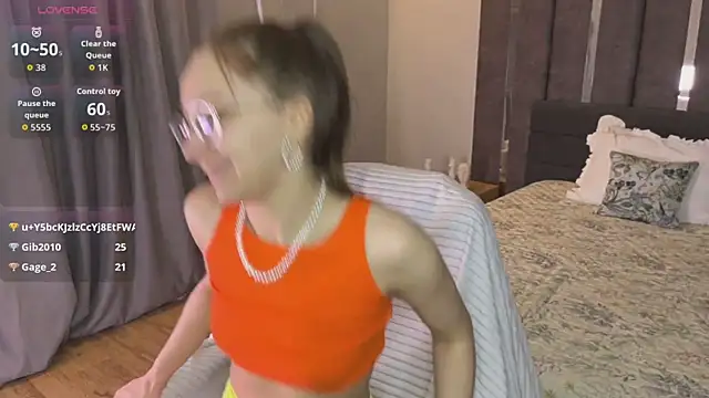 LillAlice: απευθείας συνομιλία ΧΧΧ