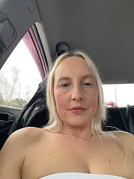 XXX chat uživo modela MerlinDave