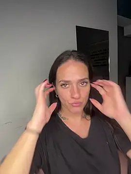 Donatellaaa07 Adlı Modelin Canlı XXX Sohbeti