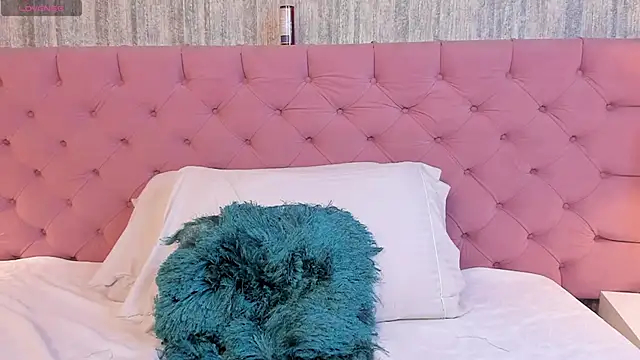 MiiaTauro: онлайн-секс-чат