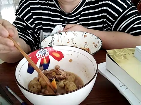 Chatroom XXX en direct de AngelwithEcup