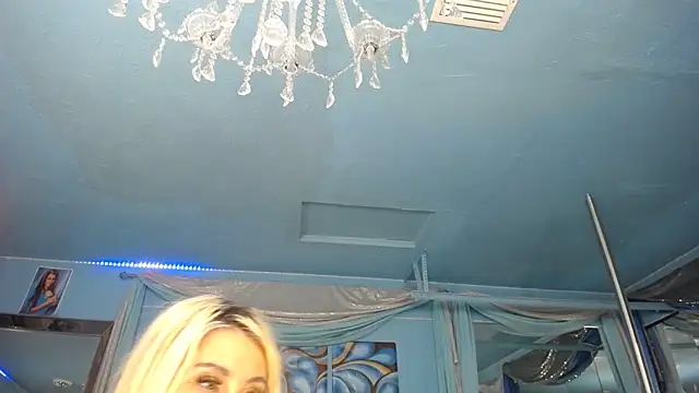 Živý XXX chat ADRIANNA_FOX