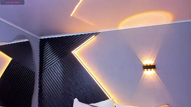 Laia_and_Aloby: διαδικτυακό σόου στην κάμερα