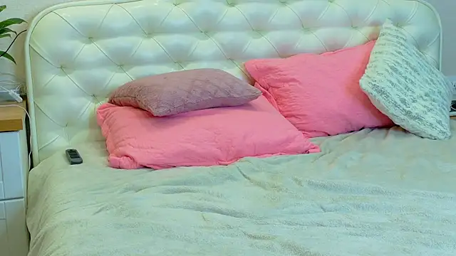 LadySweetWife Webcam-Show