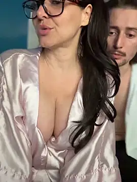 MessyNastyQueen Show in webcam