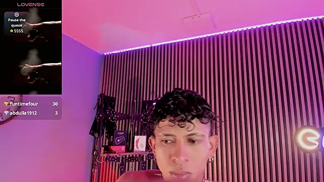 Maximoking26 Adlı Modelin Canlı XXX Sohbeti