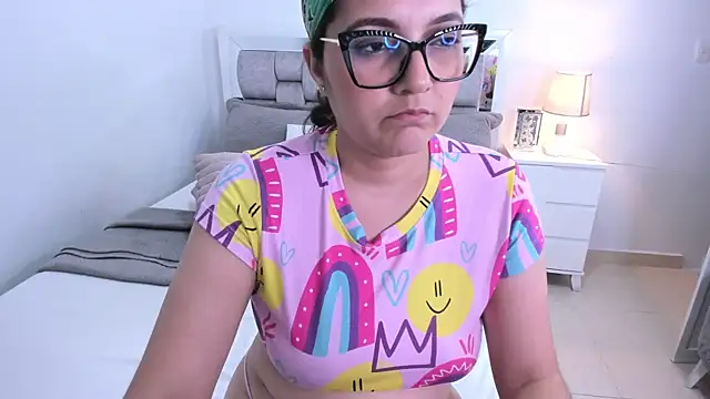 Camilaa_bueno élő XXX-chatje