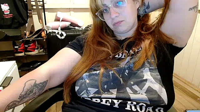 officerfoxXD élő XXX-chatje