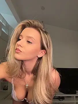 Emeli_Blur live XXX chat